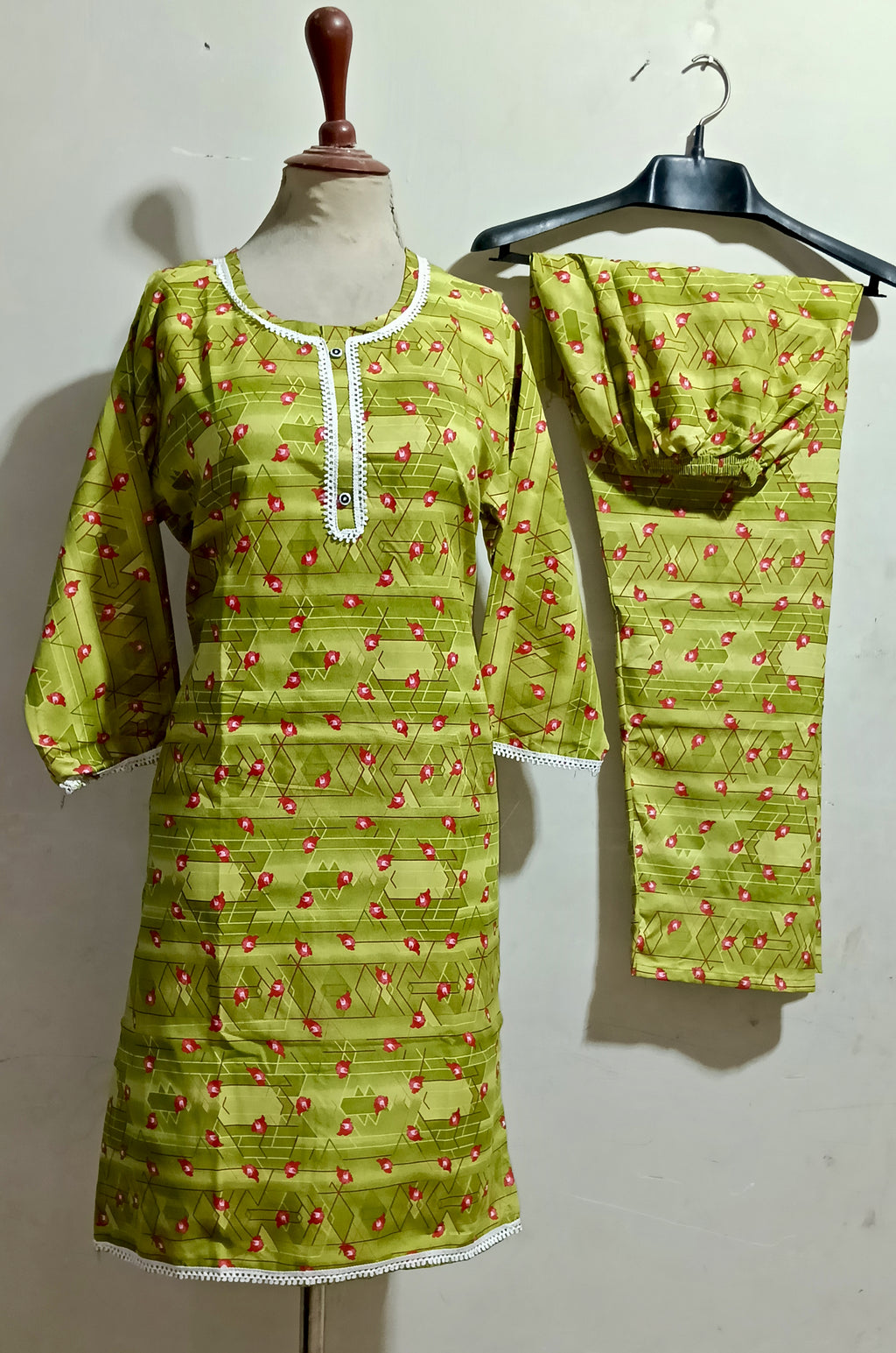 50% off Floral winter khaddar 2p Large and XL with Lace work