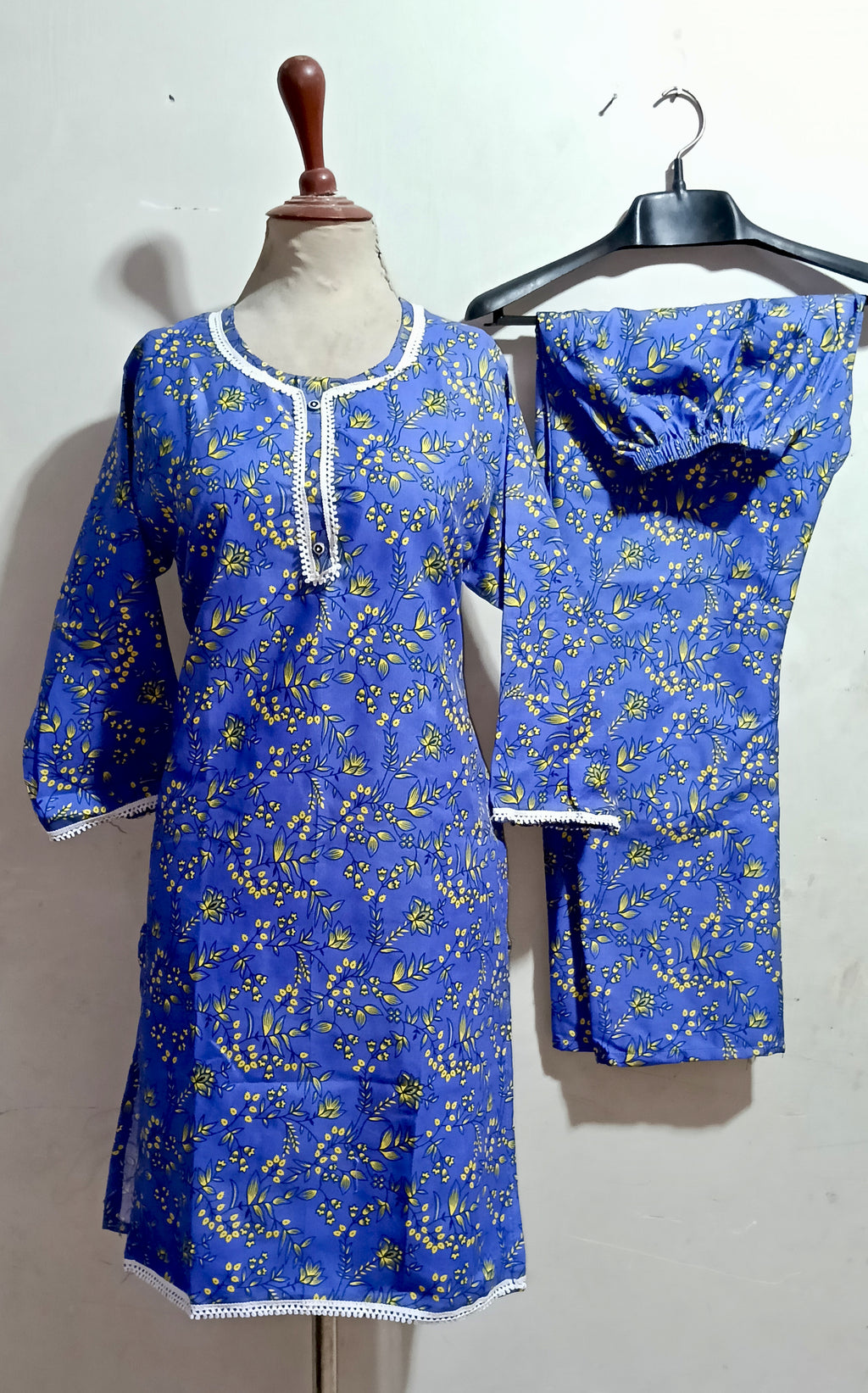50% off Floral winter khaddar 2p Large and XL with Lace work